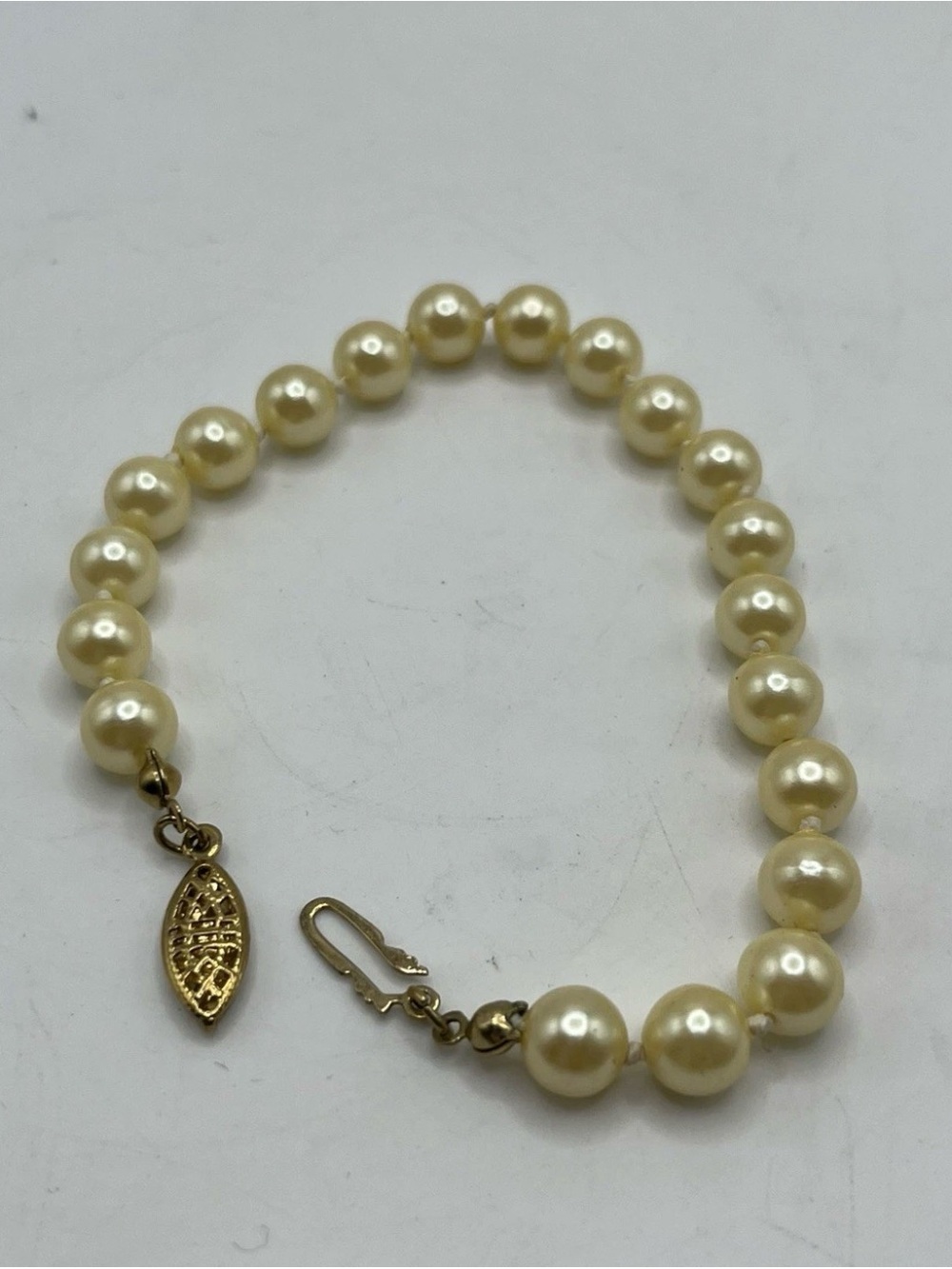 Vintage Avon Faux Pearl Bracelet Gold Tone signed